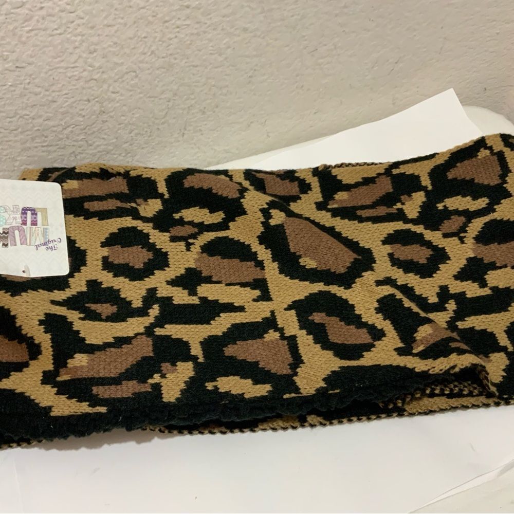 New Muk Luks Scarf Leopard Print